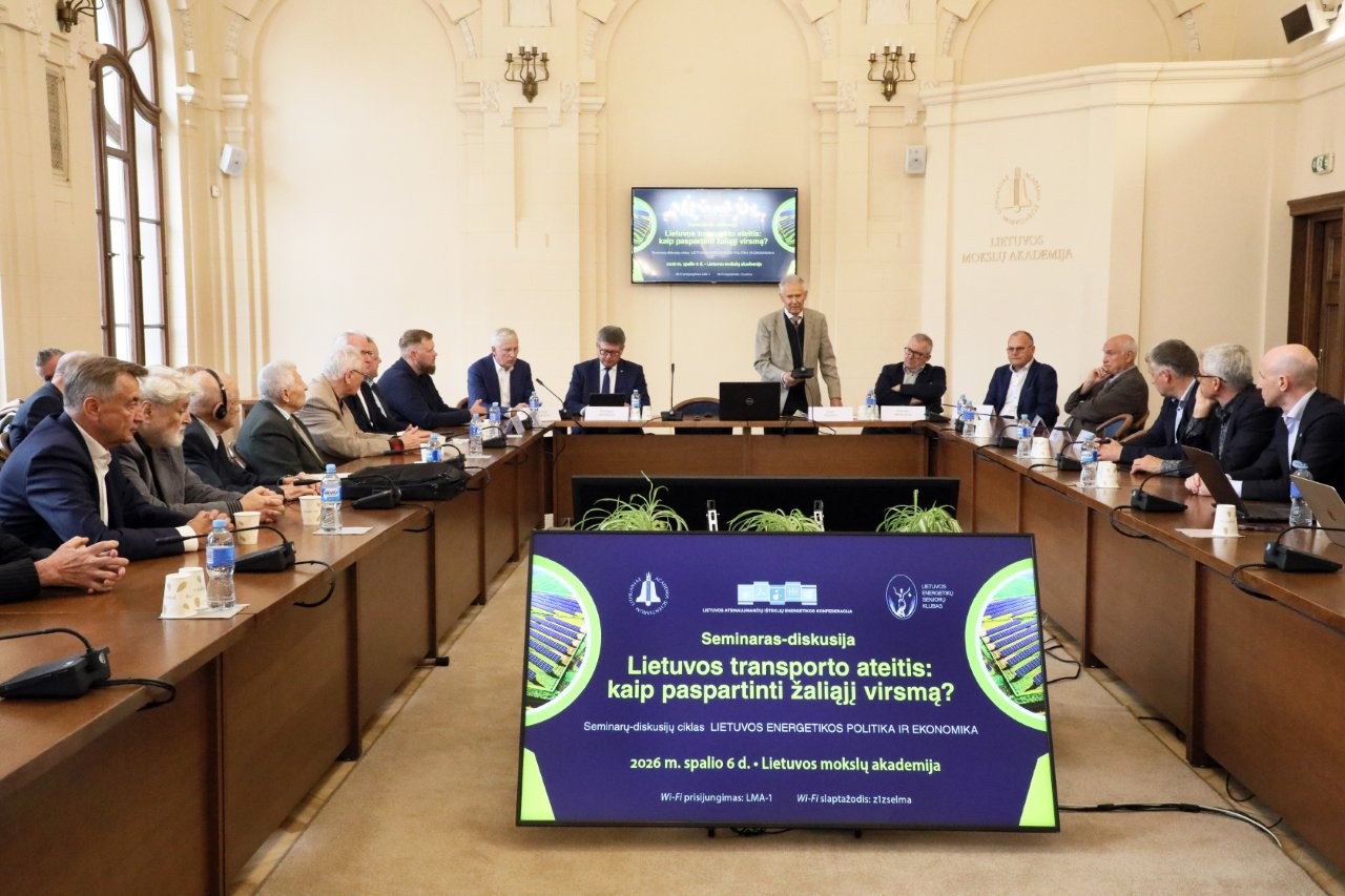 Seminaro-diskusijos dalyviai Lietuvos mokslų akademijos salėje